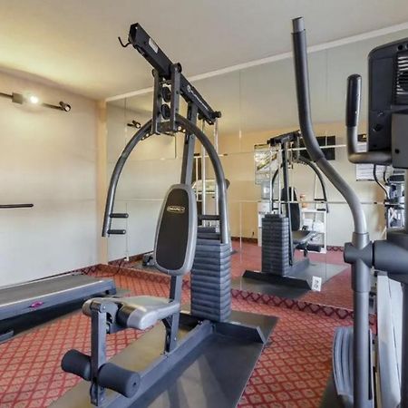 Hutchi Bell Hotel South Hutchinson Екстериор снимка