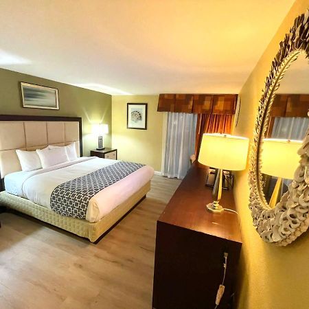 Hutchi Bell Hotel South Hutchinson Екстериор снимка
