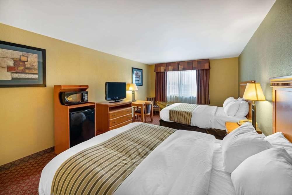 Hutchi Bell Hotel South Hutchinson Екстериор снимка