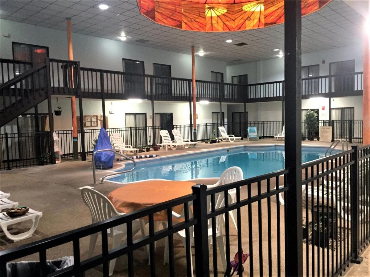 Hutchi Bell Hotel South Hutchinson Екстериор снимка