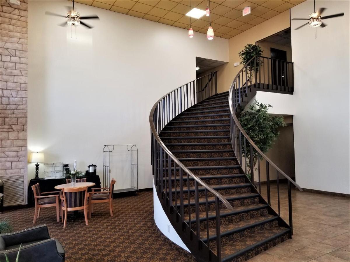 Hutchi Bell Hotel South Hutchinson Екстериор снимка