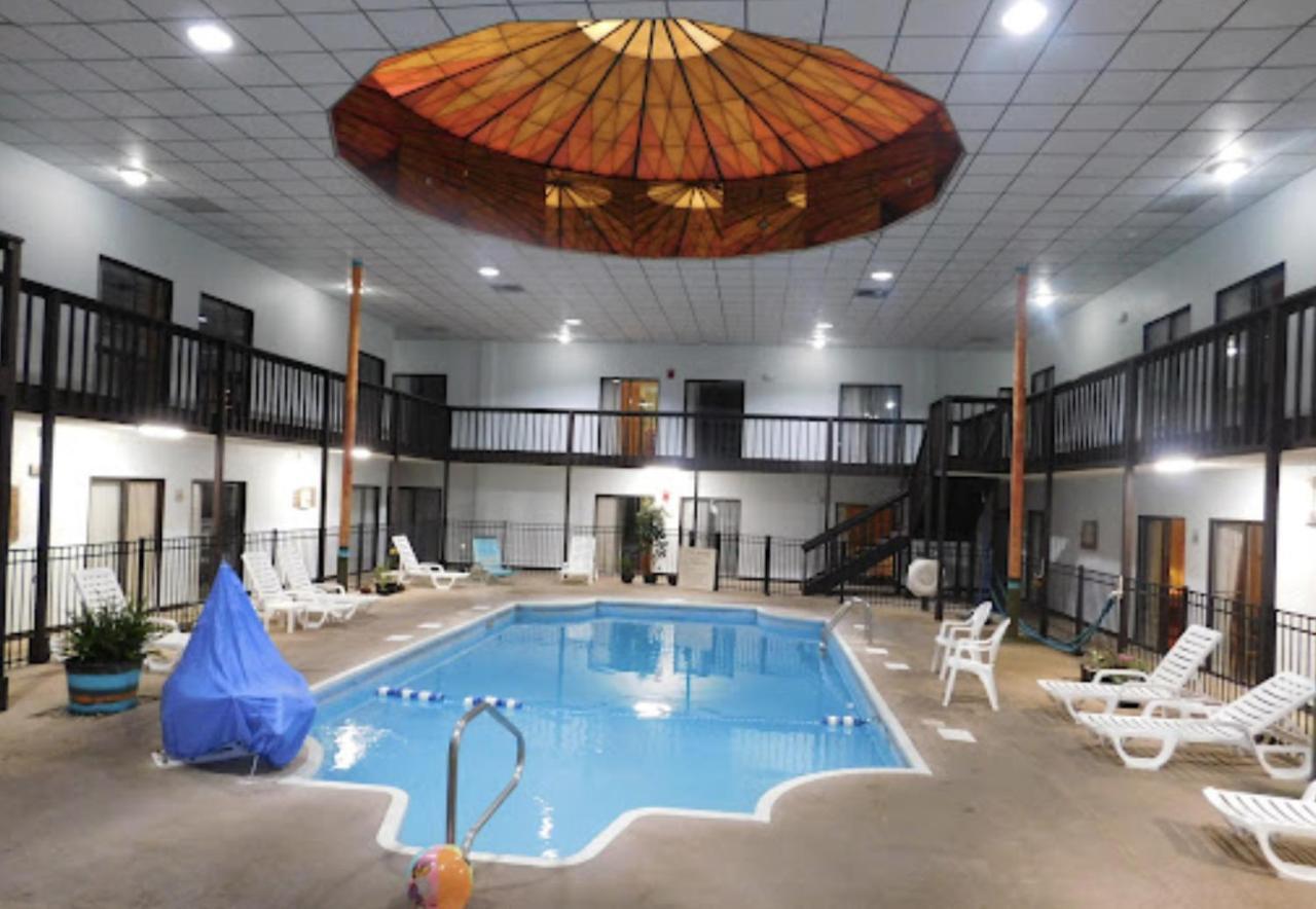 Hutchi Bell Hotel South Hutchinson Екстериор снимка