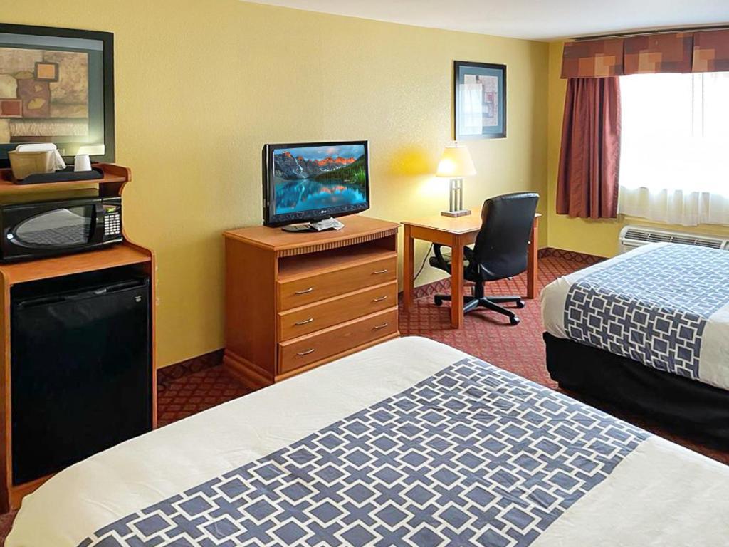 Hutchi Bell Hotel South Hutchinson Екстериор снимка