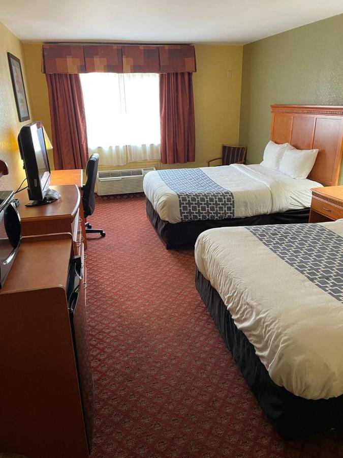 Hutchi Bell Hotel South Hutchinson Екстериор снимка