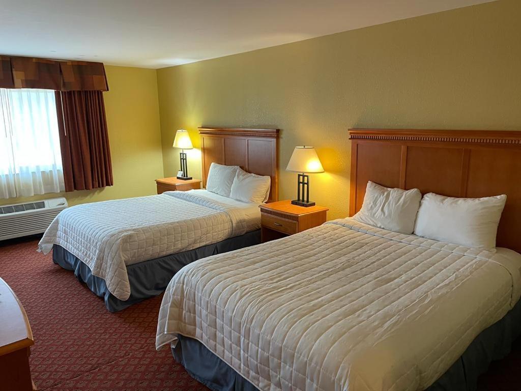 Hutchi Bell Hotel South Hutchinson Екстериор снимка