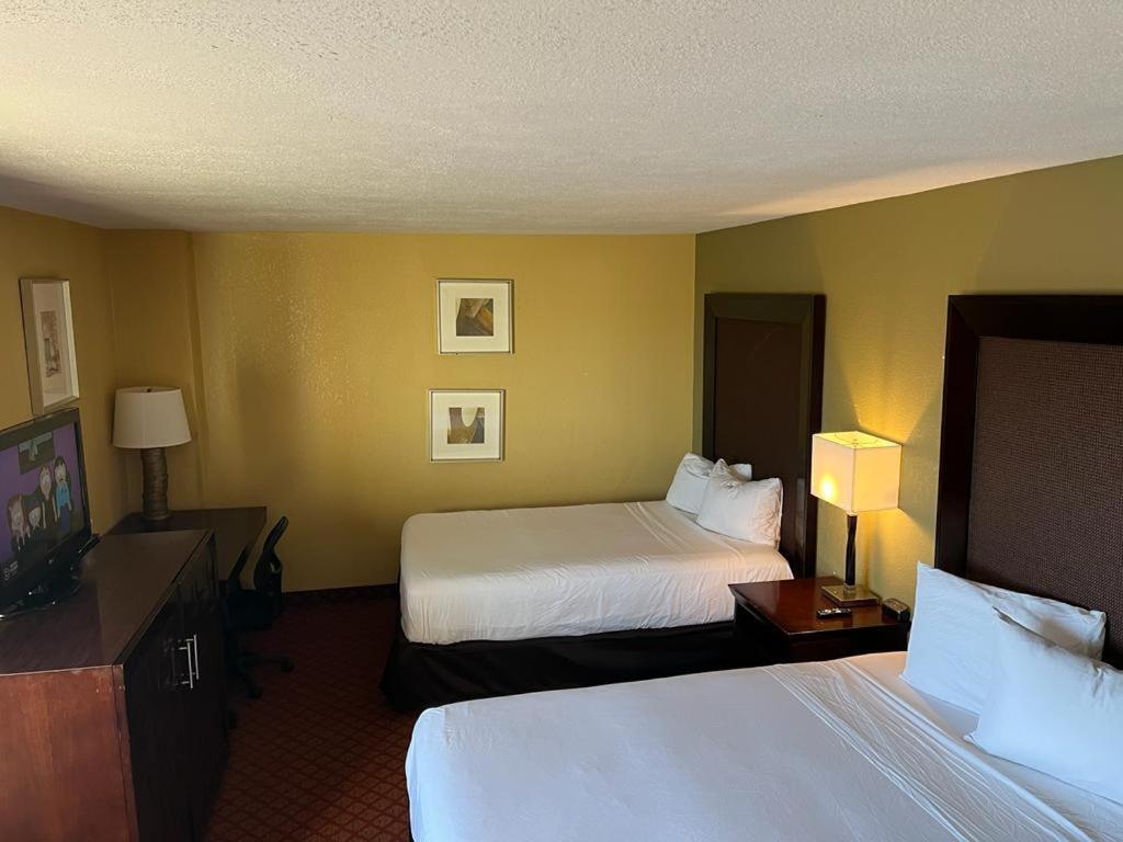 Hutchi Bell Hotel South Hutchinson Екстериор снимка