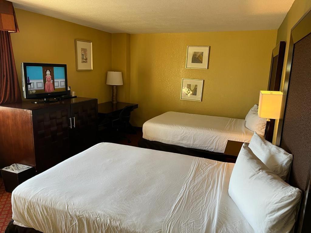 Hutchi Bell Hotel South Hutchinson Екстериор снимка
