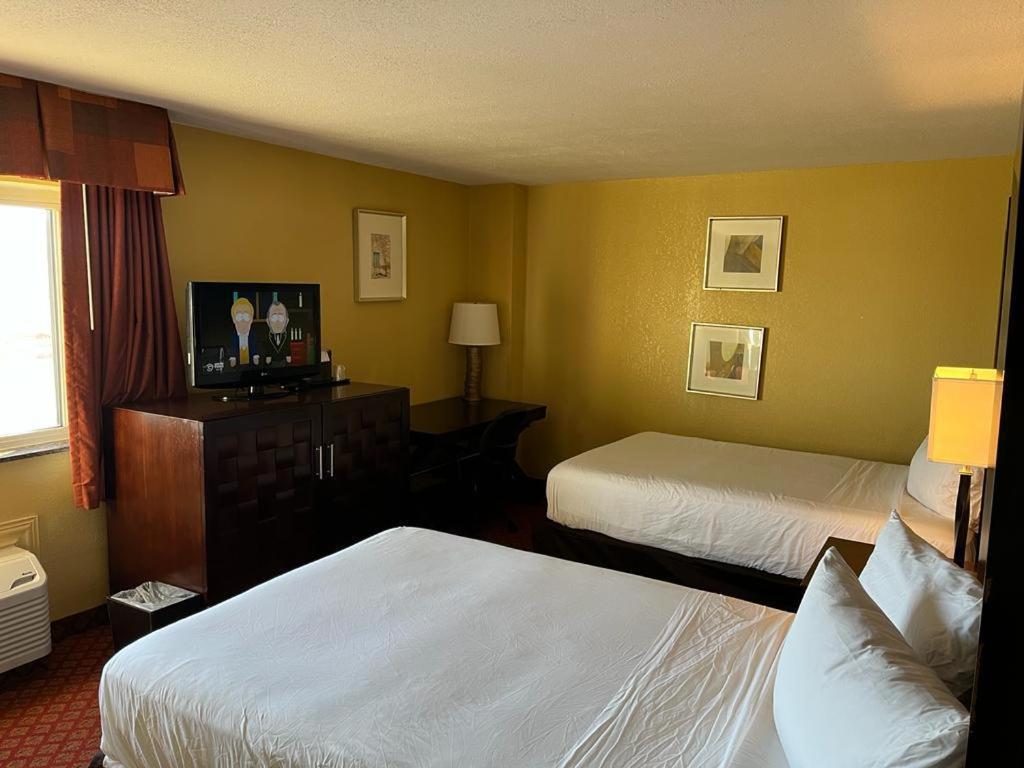 Hutchi Bell Hotel South Hutchinson Екстериор снимка