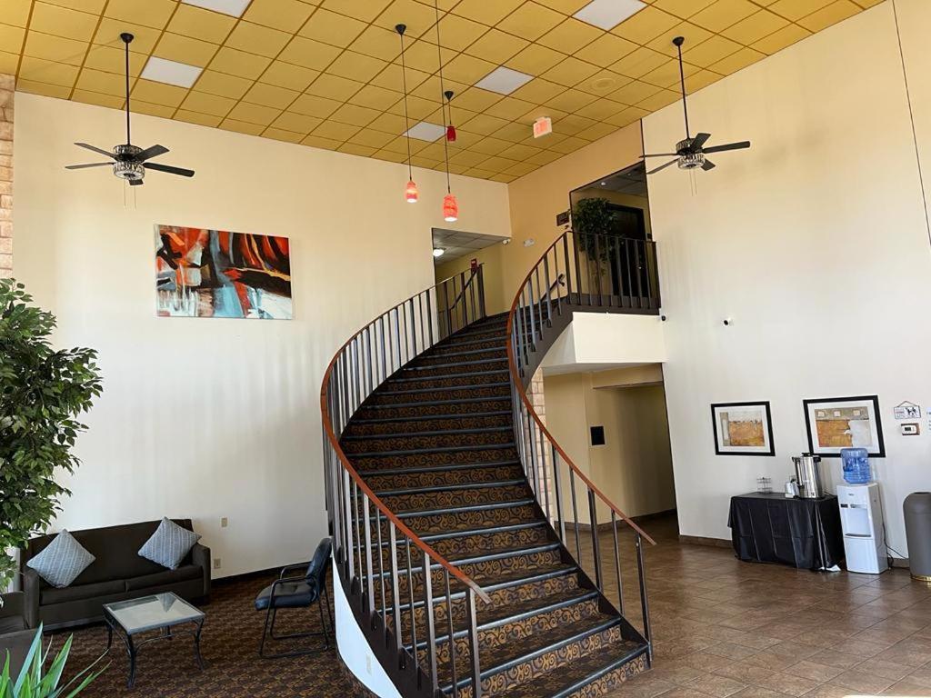 Hutchi Bell Hotel South Hutchinson Екстериор снимка