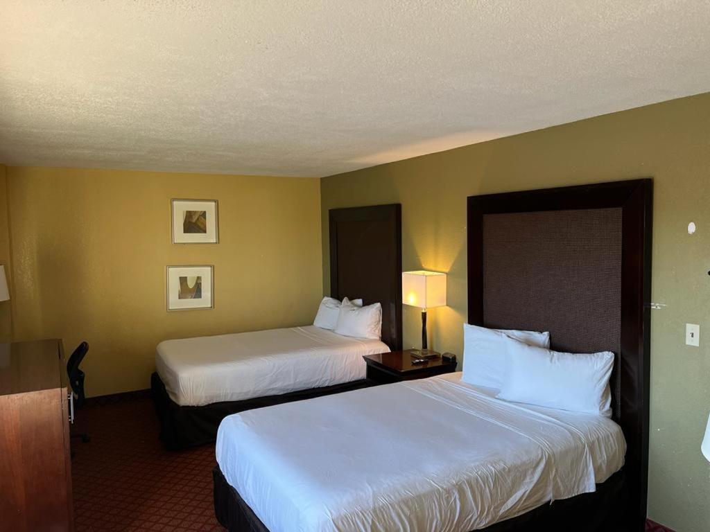 Hutchi Bell Hotel South Hutchinson Екстериор снимка